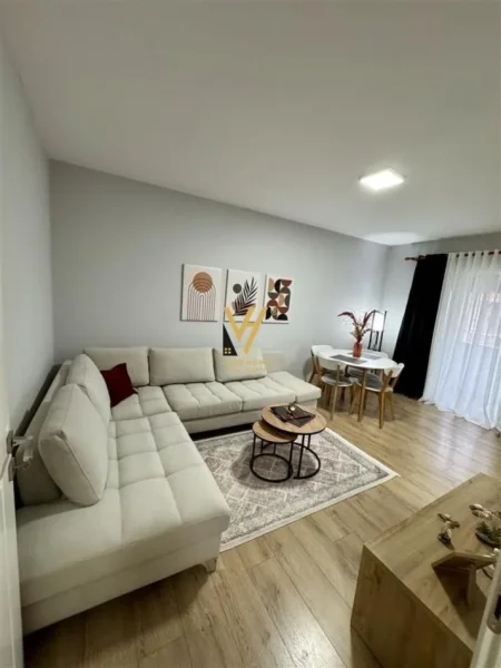 Tirane, jepet me qera apartament 1+1+Ballkon Kati 5, 65 m² 650 € (MYSLYM SHYRI)