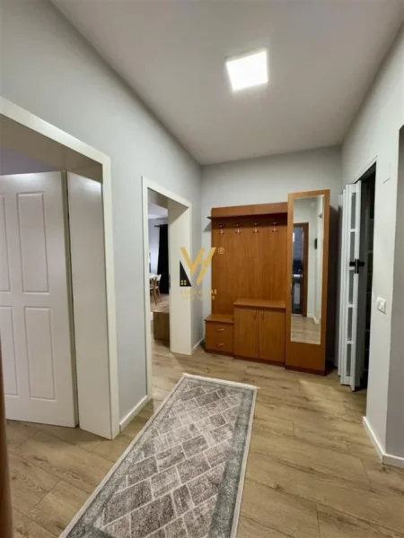 Tirane, jepet me qera apartament 1+1+Ballkon Kati 5, 65 m² 650 € (MYSLYM SHYRI)