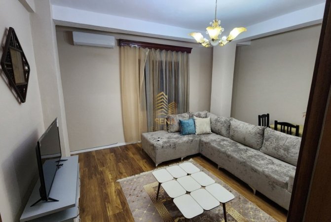 Tirane, jepet me qera apartament 2+1 Kati 4, 105 m² 700 € (Rruga Myslym Shyri)
