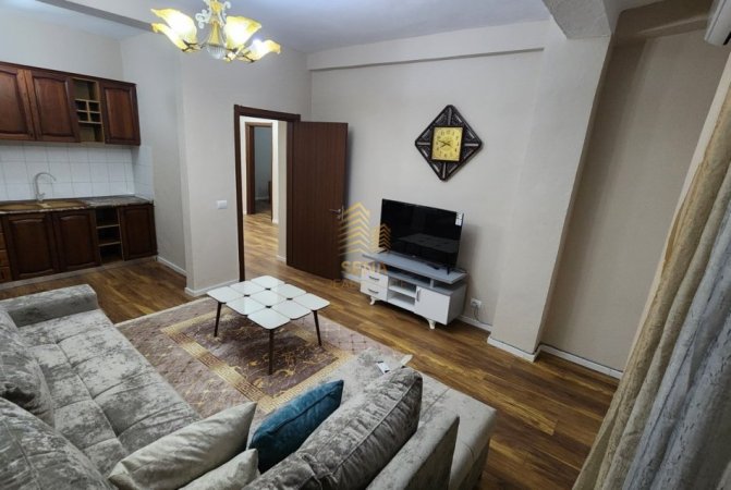 Tirane, jepet me qera apartament 2+1 Kati 4, 105 m² 700 € (Rruga Myslym Shyri)