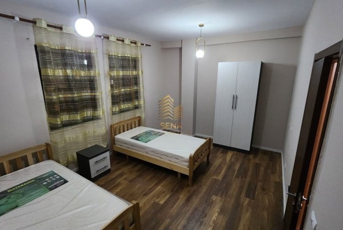 Tirane, jepet me qera apartament 2+1 Kati 4, 105 m² 700 € (Rruga Myslym Shyri)