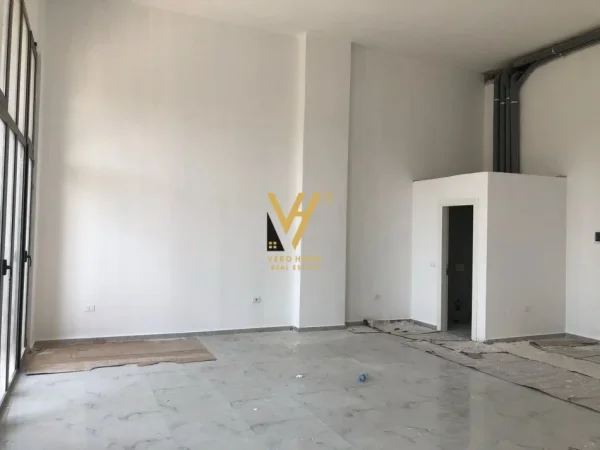 Tirane, jepet me qera zyre Kati 2, 77 m² 600 € (PORCELANI)