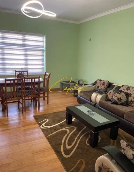 Tirane, jepet me qera apartament 2+1 Kati 1, 120 m² 500 € (ALI DEMI)