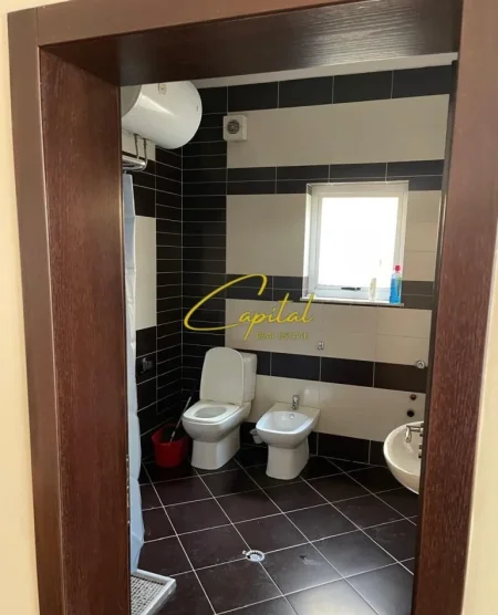 Tirane, jepet me qera apartament 2+1 Kati 1, 120 m² 500 € (ALI DEMI)