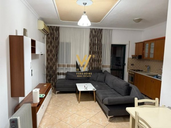 Tirane, jepet me qera apartament 2+1+Ballkon Kati 10, 100 m² 650 € (GALERIA)