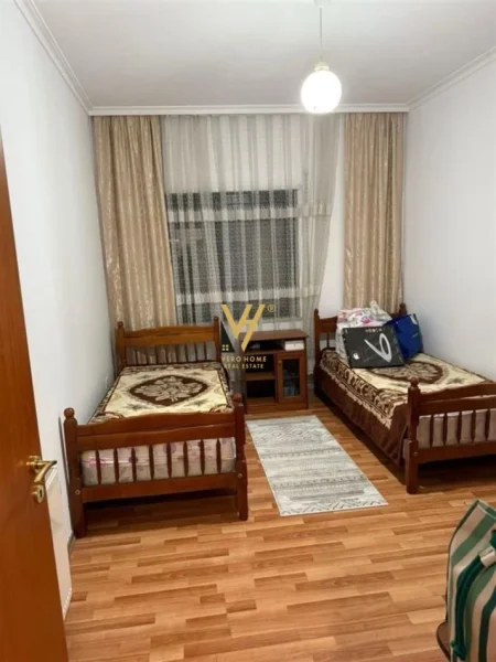 Tirane, jepet me qera apartament 2+1+Ballkon Kati 10, 100 m² 650 € (GALERIA)