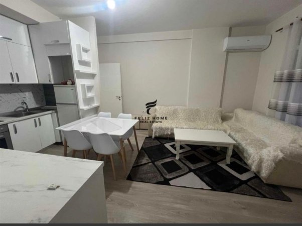 Tirane, jepet me qera apartament 3+1+Ballkon Kati 9, 97 m² 600 € (ISH FUSHA E AVIACIONIT)