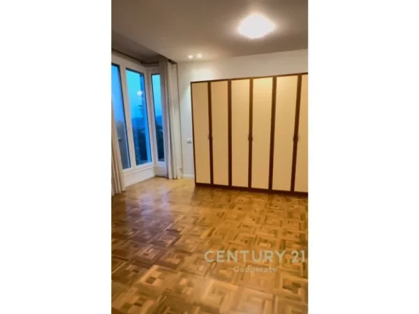 Tirane, jepet me qera Vile 2 Katshe Kati 2, 540 m² (GREEN REZIDENCE NE BERZHITE)