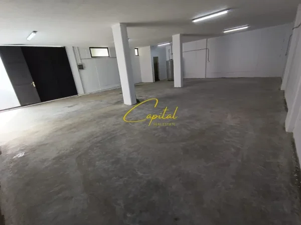 Tirane, jepet me qera ambjent biznesi Kati -1, 150 m² 450 € (VAQARR)