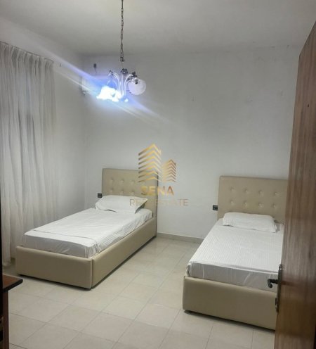 Tirane, jepet me qera shtepi 3+1 Kati 1, 100 m² 700 € (Rruga Isa Boletini)