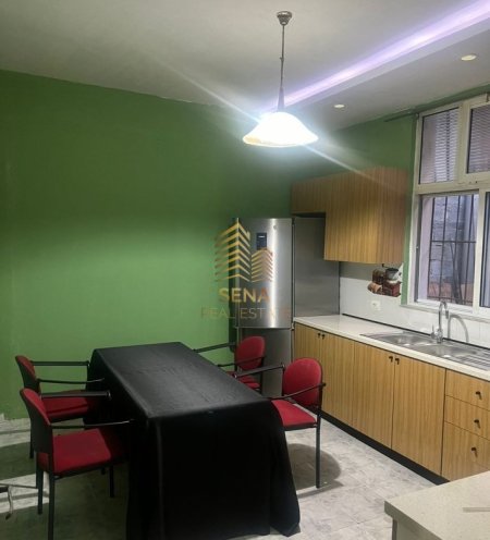 Tirane, jepet me qera shtepi 3+1 Kati 1, 100 m² 700 € (Rruga Isa Boletini)