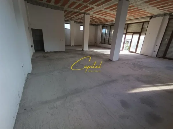 Tirane, jepet me qera ambjent biznesi Kati 0, 170 m² 650 € (VAQARR)