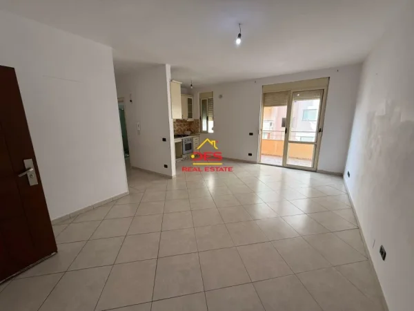 Vlore, shitet apartament 1+1+Ballkon Kati 4, 78 m² (Rruga Dhimitër Konomi)