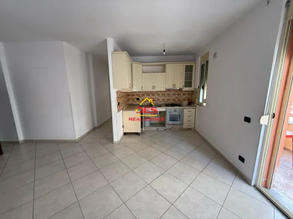 Vlore, shitet apartament 1+1+Ballkon Kati 4, 78 m² (Rruga Dhimitër Konomi)
