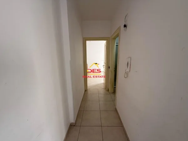 Vlore, shitet apartament 1+1+Ballkon Kati 4, 78 m² (Rruga Dhimitër Konomi)