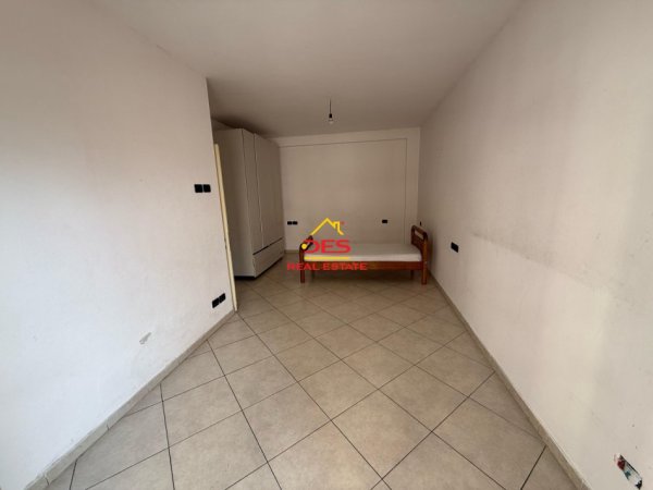 Vlore, shitet apartament 1+1+Ballkon Kati 4, 78 m² (Rruga Dhimitër Konomi)