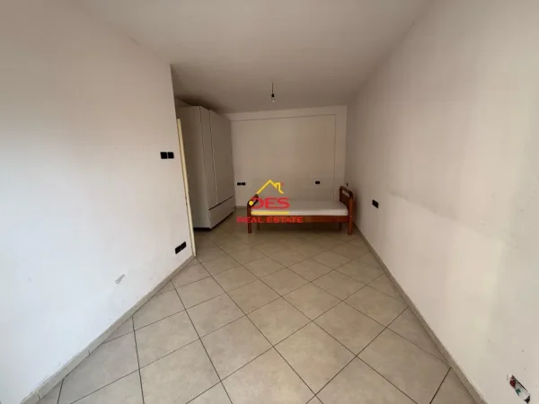 Vlore, shitet apartament 1+1+Ballkon Kati 4, 78 m² (Rruga Dhimitër Konomi)