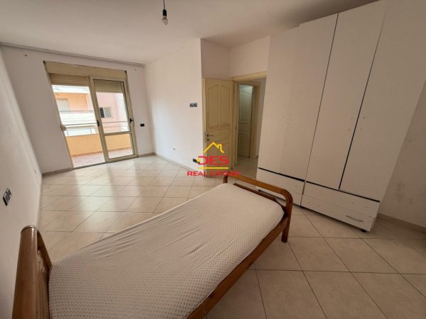 Vlore, shitet apartament 1+1+Ballkon Kati 4, 78 m² (Rruga Dhimitër Konomi)