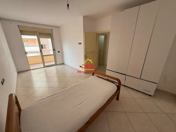 Vlore, shitet apartament 1+1+Ballkon Kati 4, 78 m² (Rruga Dhimitër Konomi)