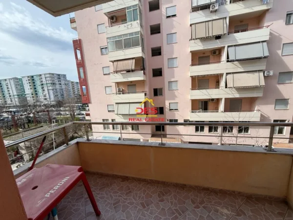 Vlore, shitet apartament 1+1+Ballkon Kati 4, 78 m² (Rruga Dhimitër Konomi)