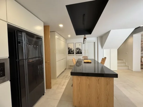 Durres, shes Vile 3+1+Aneks+Ballkon Kati 2, 200 m² 500.000 € (Qerret)