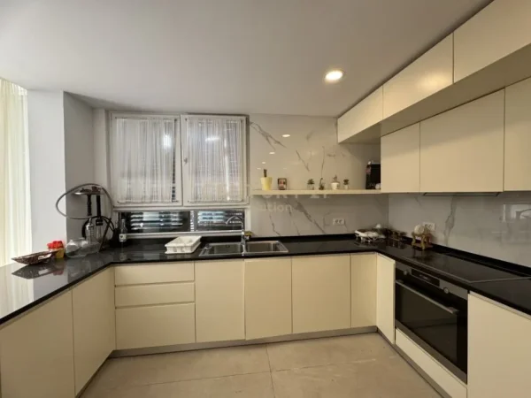 Durres, shes Vile 3+1+Aneks+Ballkon Kati 2, 200 m² 500.000 € (Qerret)