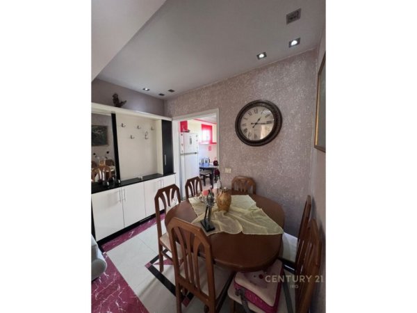 Tirane, jepet me qera apartament 2+1+Aneks+Ballkon Kati 3, 93 m² 600 € (HILLTON)