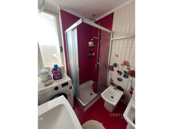 Tirane, jepet me qera apartament 2+1+Aneks+Ballkon Kati 3, 93 m² 600 € (HILLTON)