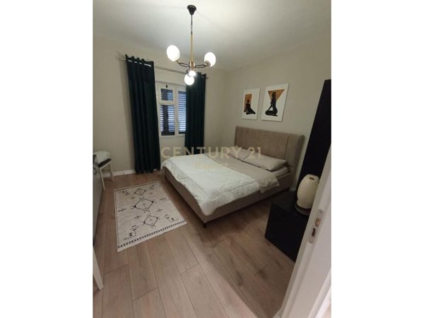 Tirane, jepet me qera apartament 1+1+Aneks+Ballkon Kati 4, 60 m² 650 € (BULEVARDI ZOGU I PARE)