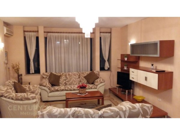 Tirane, jap me qera apartament 2+1+Aneks+Ballkon Kati 7, 125 m² 1.000 € (Bulevardi Dëshmorët e Kombit)