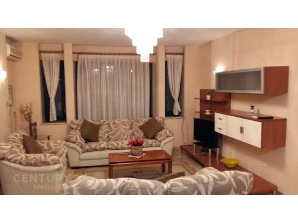 Tirane, jap me qera apartament 2+1+Aneks+Ballkon Kati 7, 125 m² 1.000 € (Bulevardi Dëshmorët e Kombit)
