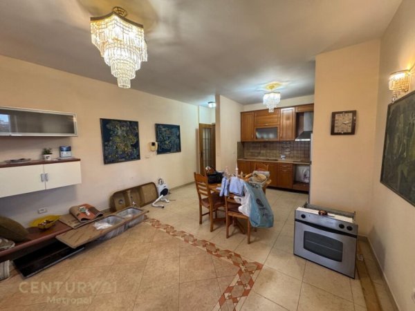 Tirane, jap me qera apartament 2+1+Aneks+Ballkon Kati 7, 125 m² 1.000 € (Bulevardi Dëshmorët e Kombit)