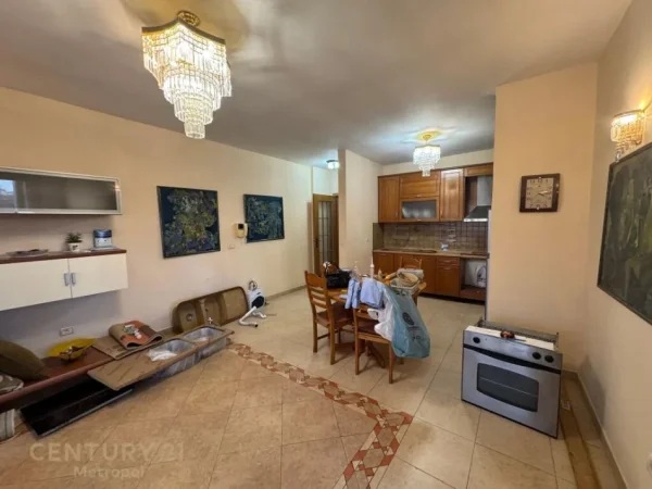 Tirane, jap me qera apartament 2+1+Aneks+Ballkon Kati 7, 125 m² 1.000 € (Bulevardi Dëshmorët e Kombit)