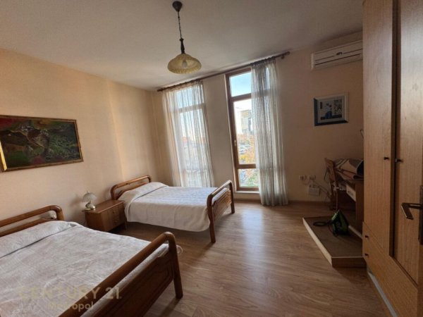 Tirane, jap me qera apartament 2+1+Aneks+Ballkon Kati 7, 125 m² 1.000 € (Bulevardi Dëshmorët e Kombit)