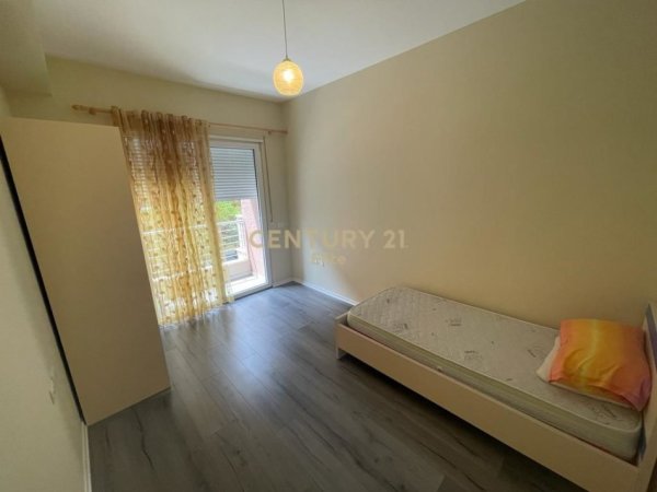 Tirane, jepet me qera apartament 2+1+Aneks+Ballkon Kati 1, 116 m² 800 € (Liqeni i Thate)