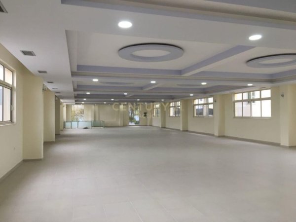 Tirane, jepet me qera ambjent biznesi Kati 2, 1.200 m² 7.200 € (Jordan Misja)