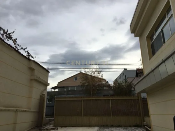 Tirane, jepet me qera ambjent biznesi Kati 2, 1.200 m² 7.200 € (Jordan Misja)