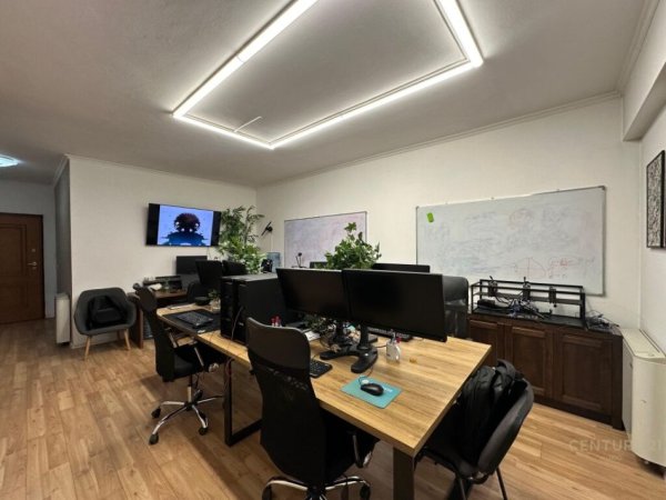 Tirane, jepet me qera zyre Kati 7, 64 m² 1.000 € (Drejtoria e Policise)