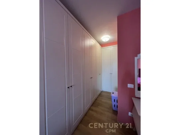 Tirane, jepet me qera apartament 3+1+Aneks+Ballkon Kati 7, 128 m² 1.100 € (Zogu i zi)