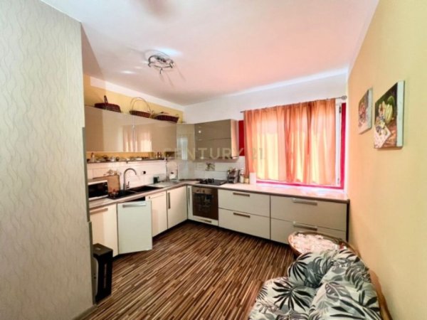 Tirane, jepet me qera apartament 2+1+Aneks+Ballkon Kati 5, 143 m² 650 € (Qsut)