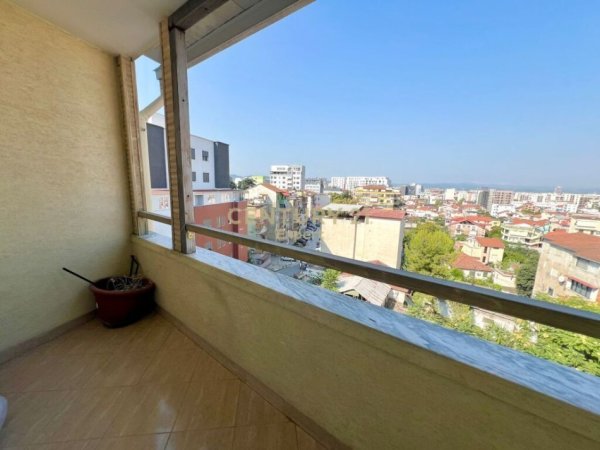 Tirane, jepet me qera apartament 2+1+Aneks+Ballkon Kati 5, 143 m² 650 € (Qsut)