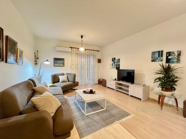 Tirane, jepet me qera apartament 2+1+Aneks+Ballkon Kati 4, 120 m² 880 € (Komuna e Parisit)