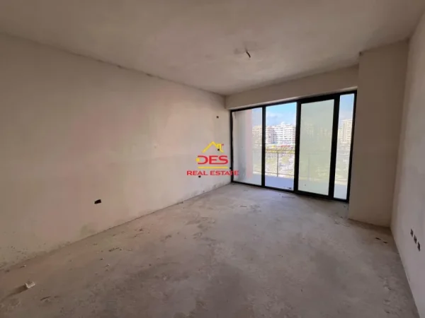 Vlore, shitet apartament 2+1+Ballkon Kati 5, 125 m² (Rruga Çamëria)
