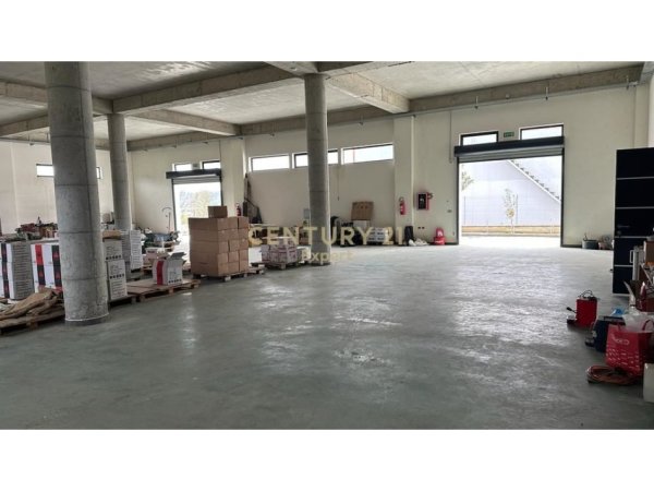Tirane, jepet me qera magazine Kati 0, 200 m² 1.050 € (Prush)