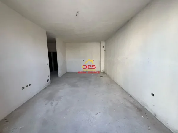 Vlore, shitet apartament 2+1+Ballkon Kati 5, 125 m² (Rruga Çamëria)