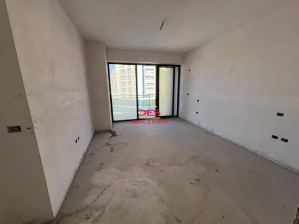 Vlore, shitet apartament 2+1+Ballkon Kati 5, 125 m² (Rruga Çamëria)