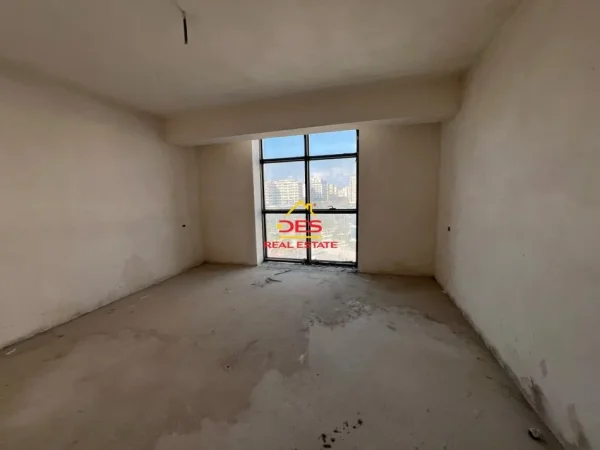 Vlore, shitet apartament 2+1+Ballkon Kati 5, 125 m² (Rruga Çamëria)