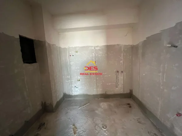 Vlore, shitet apartament 2+1+Ballkon Kati 5, 125 m² (Rruga Çamëria)