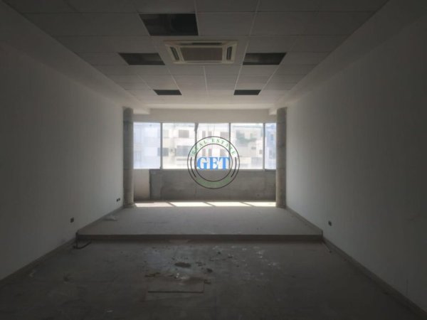 Durres, shitet ambjent biznesi Kati 3, 45 m² 67.500 € (Pallati Sportit)