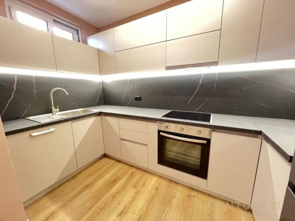 Tirane, jepet me qera apartament 2+1+Aneks+Ballkon Kati 4, 63 m² 850 € (Stadiumi Dinamo)